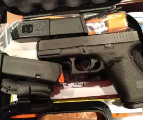 glock-19-suit-461x346-1.webp